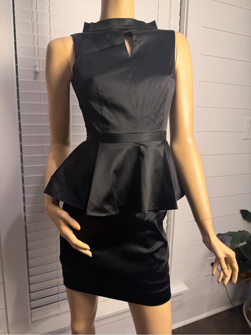 GUESS by Marciano black sleeveless peplum sheath dress (Size 2) Women’s
